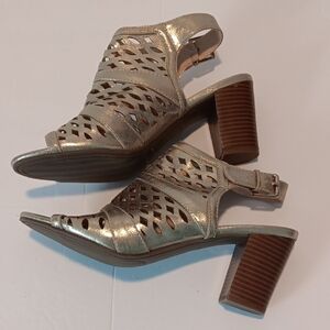Liz Claiborne "Gloria" Gold Cutout Block Heel Sandals, Women's size 9